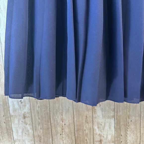 Uniqlo Midi Skirt Womens M Navy Blue Chiffon‎ Lined Electric Pleated A-Line - Picture 4 of 6